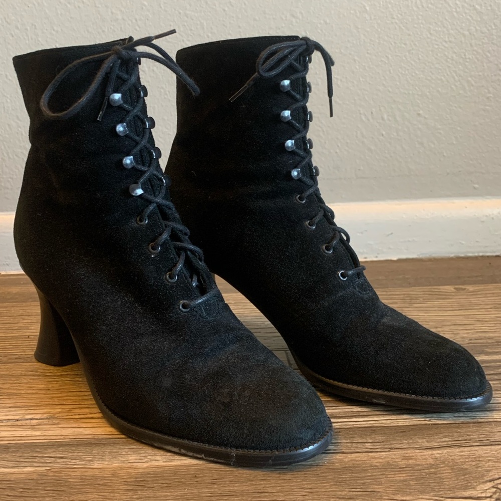 🚫SOLD🚫 VNTG 90s / Y2K NINE WEST FUNKY VICTORIAN LACE UP GRANNY SUEDE BOOTS 🖤